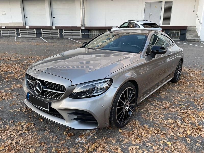 Silber Gebraucht 2018 Mercedes C300 AMG line Coupé | 30.900 € (Fairer Preis) - Bild 1/4