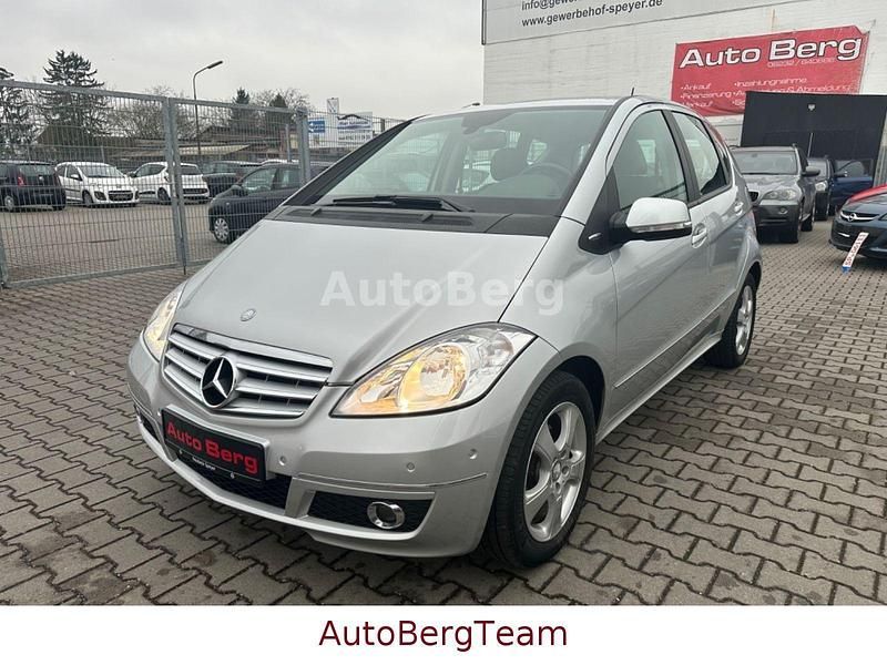 Gebraucht Mercedes A180 109 PS (80 kW) 2012 Silber Kleinwagen