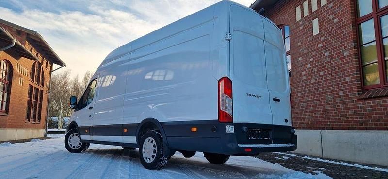 Gebraucht Ford Transit Trend 131 PS (96 kW) 2018 Weiß Van / Kleinbus