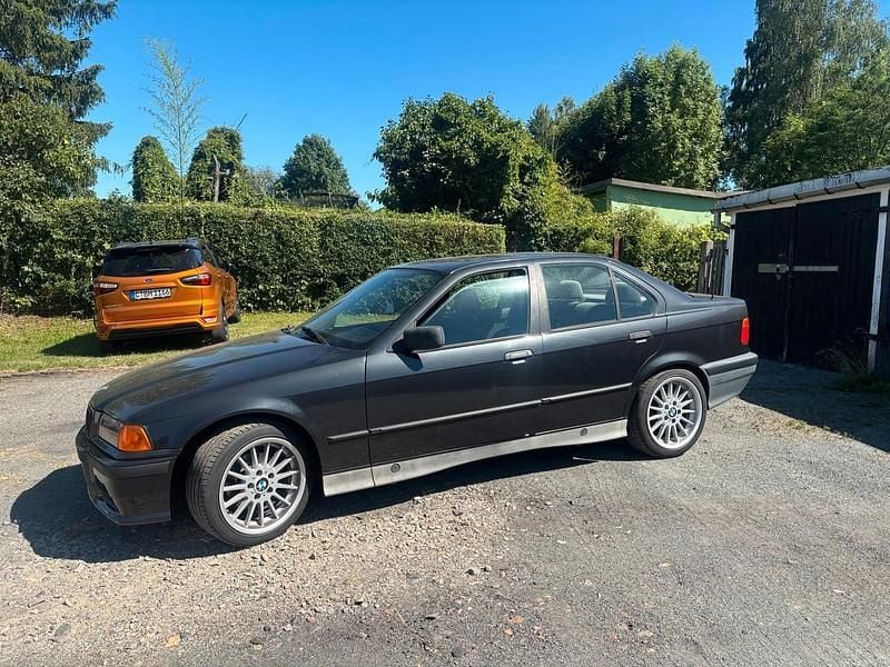 Gebraucht BMW 316 99 PS (72 kW) 1992 Schwarz Limousine