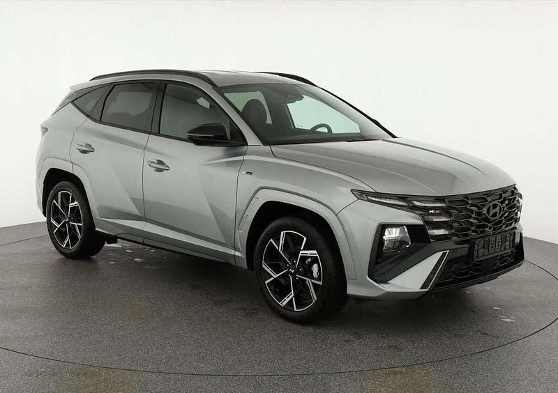 Shimmering silver metallic Neu 2025 Hyundai Tucson N Line SUV | 33.045 € (Superpreis) - Bild 1/2