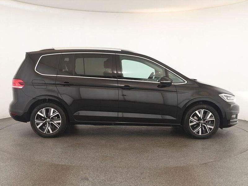 Gebraucht VW Touran Highline 150 PS (110 kW) 2025 Deep black perleffekt Van / Kleinbus