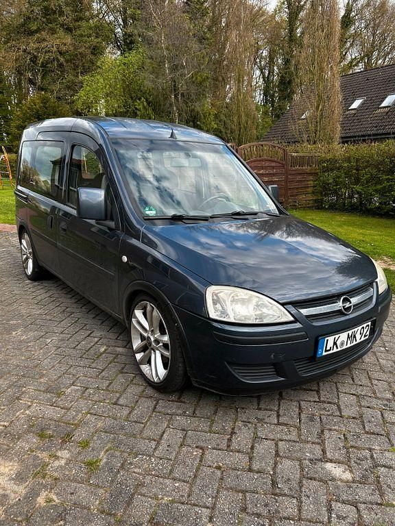 Second-hand Opel Combo 101 CP (74 kW) 2007 Albastru Monovolum
