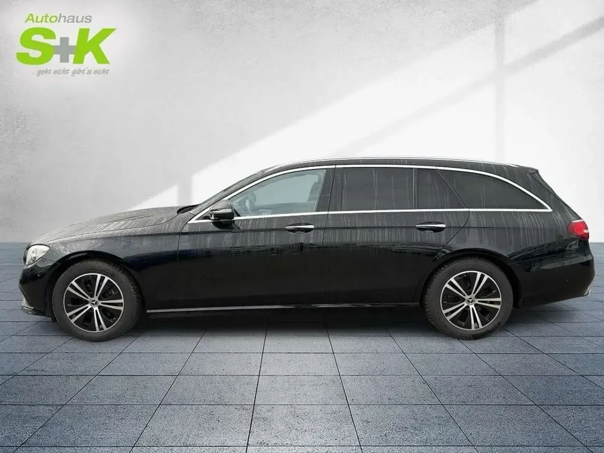 Gebraucht Mercedes E200 Avantgarde 160 PS (117 kW) 2023 Schwarz Kombi