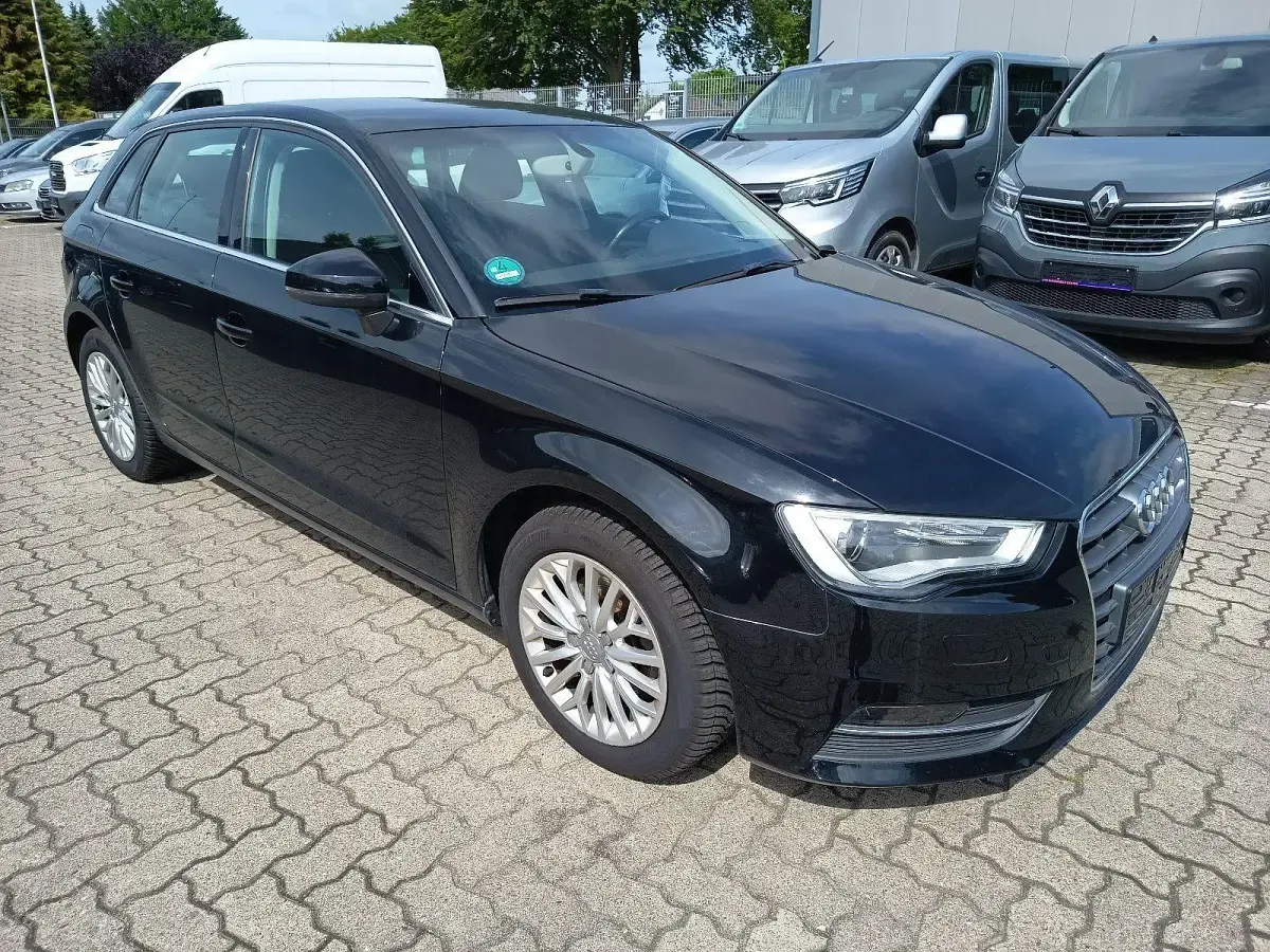 Gebraucht Audi A3 Ambiente 110 PS (80 kW) 2015 Schwarz Kombi