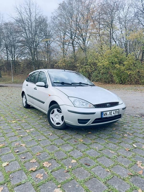 Grau Gebraucht 2003 Ford Focus Kombi | 1.200 € - Bild 1/4