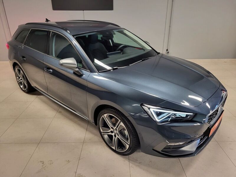 Grau Gebraucht 2024 Seat Leon ST FR Kombi | 33.450 € (Teuer) - Bild 1/4