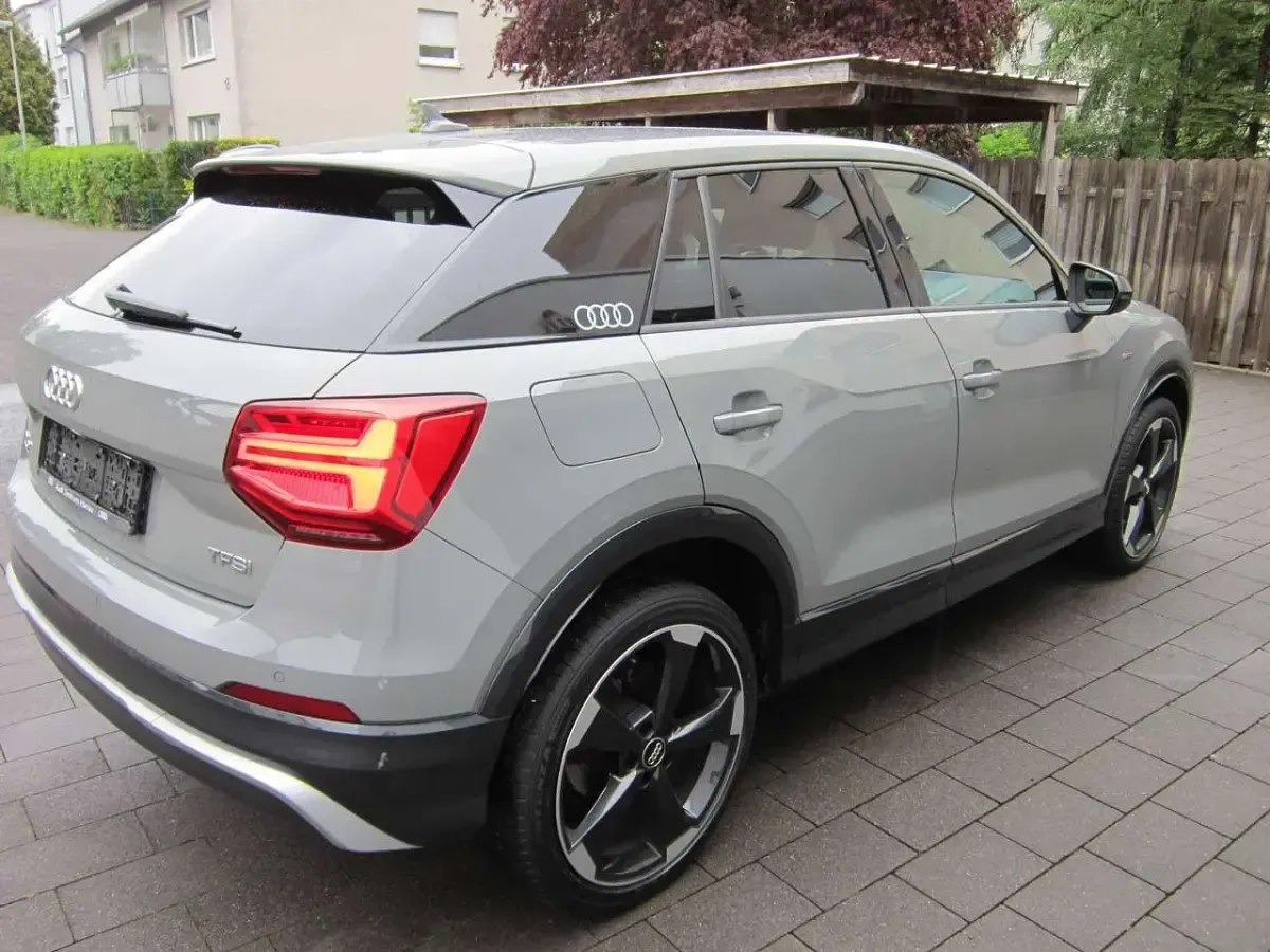 Gebraucht Audi Q2 Design 150 PS (110 kW) 2017 Quantumgrau SUV