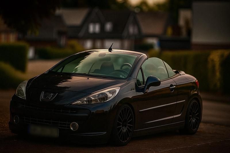 Schwarz Gebraucht 2007 Peugeot 207 CC Cabrio | 2.350 € (Teuer) - Bild 1/4