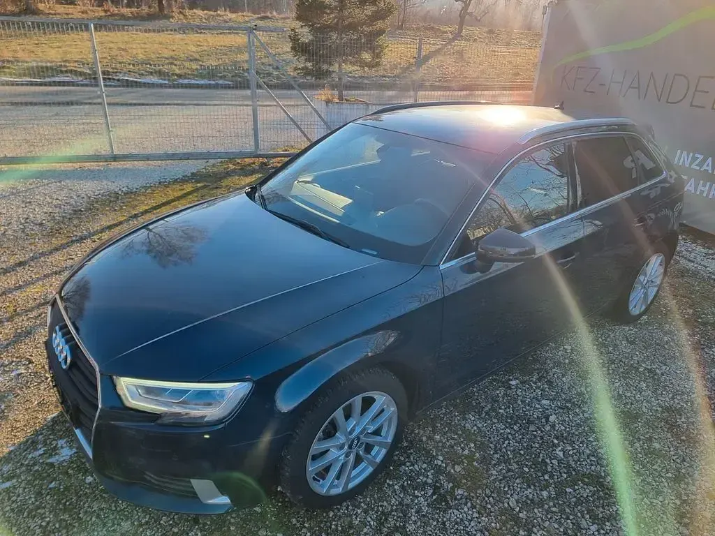 Gebraucht Audi A3 Sport 131 PS (96 kW) 2019 Blau Limousine