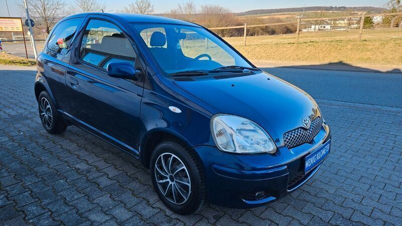 Dark blue mica metallic Gebraucht 2005 Toyota Yaris Edition Kleinwagen | 2.450 € (Fairer Preis) - Bild 1/4