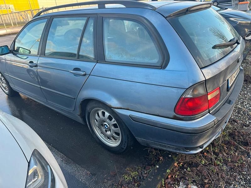 Gebraucht BMW 320 150 PS (110 kW) 2004 Blau Limousine