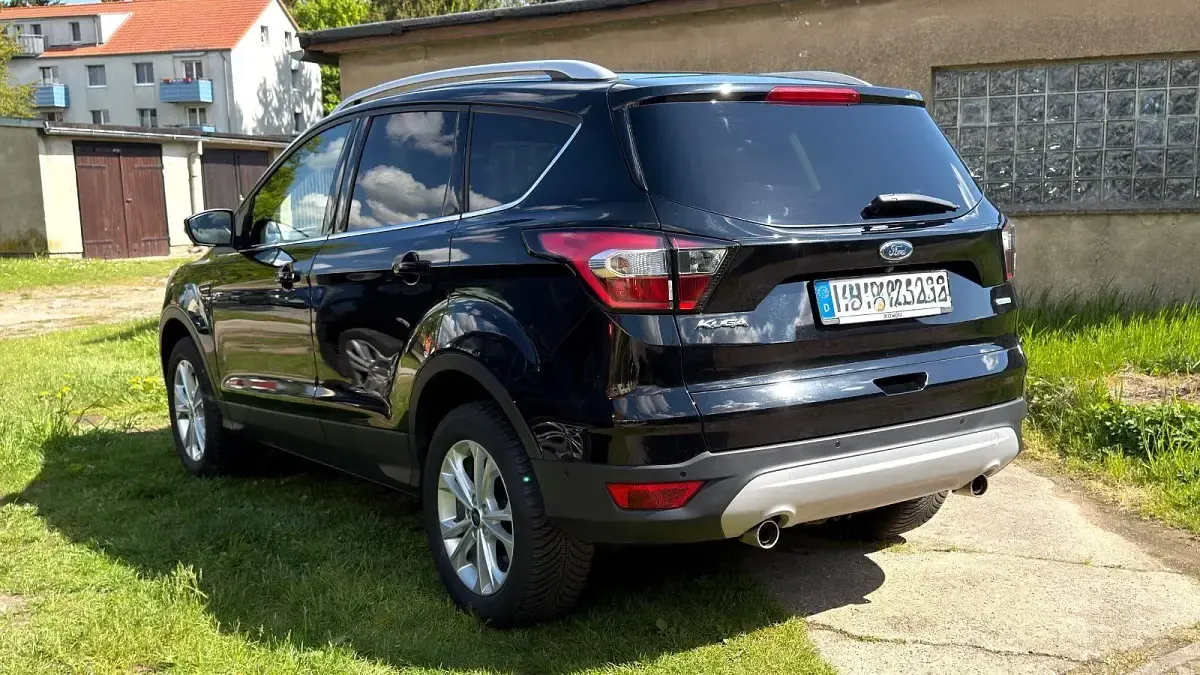 Używany Ford Kuga Titanium 150 KM (110 kW) 2018 Czarny SUV