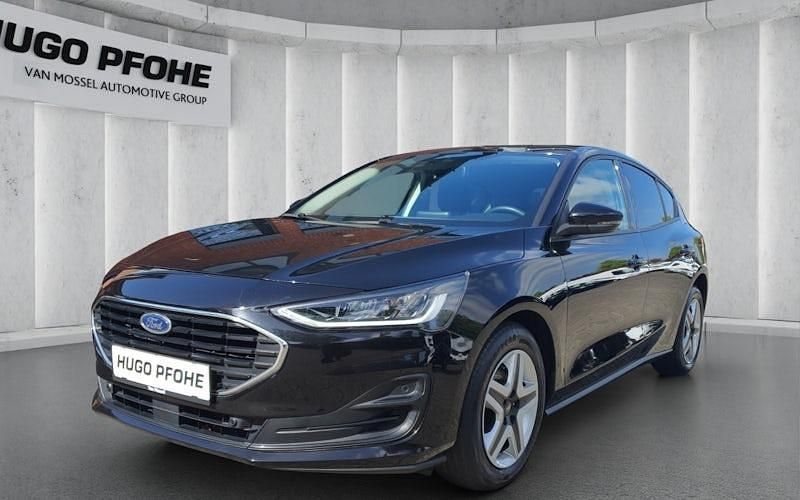 Schwarz Gebraucht 2022 Ford Focus Cool & Connect Limousine | 15.950 € (Superpreis) - Bild 1/4