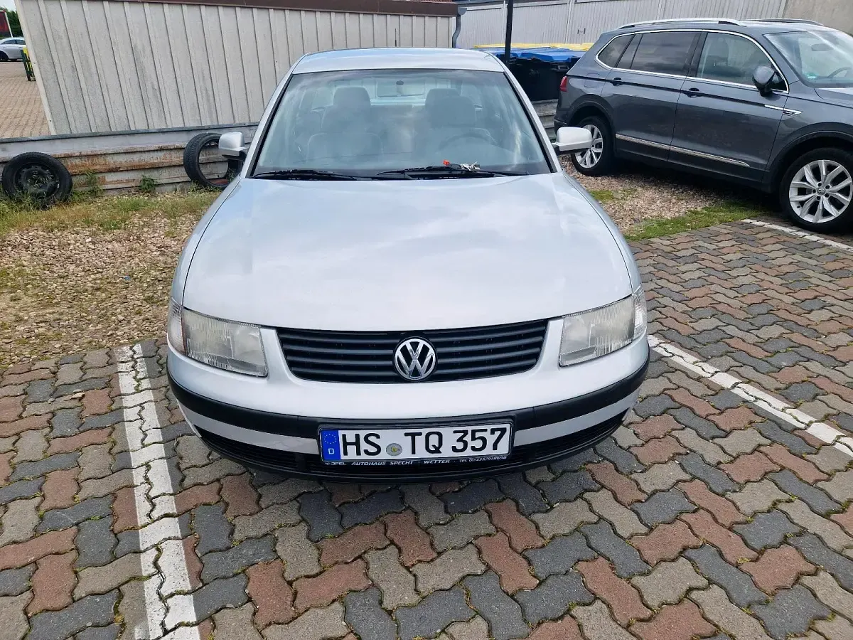Gebraucht VW Passat 101 PS (74 kW) 2000 Silber Limousine
