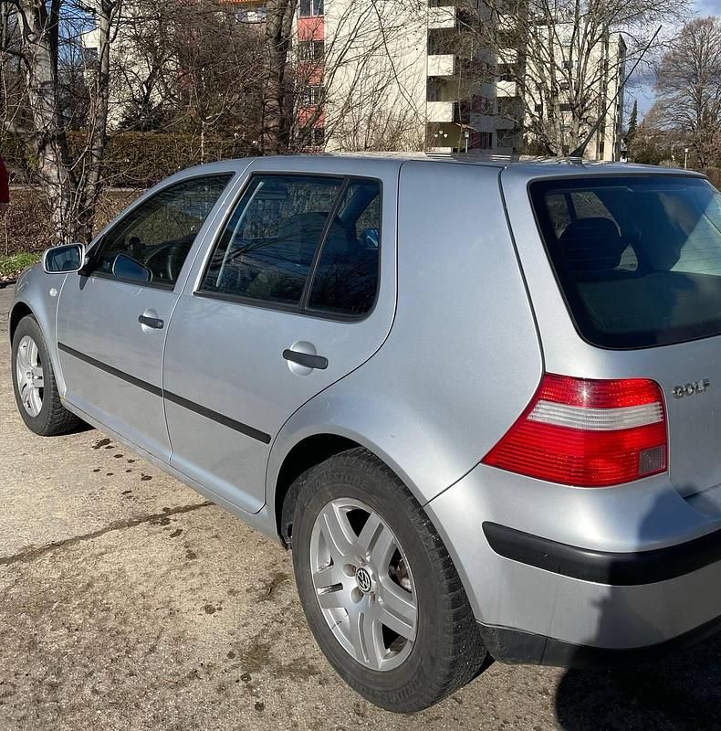 Gebraucht VW Golf IV 2003 Silber Limousine