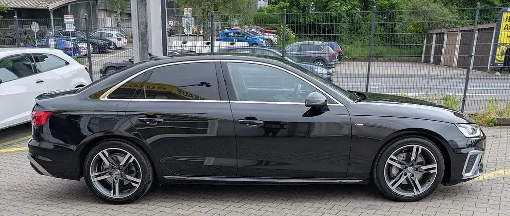 Używany Audi A4 S-Line 190 KM (139 kW) 2019 Czarny Sedan/Limuzyna