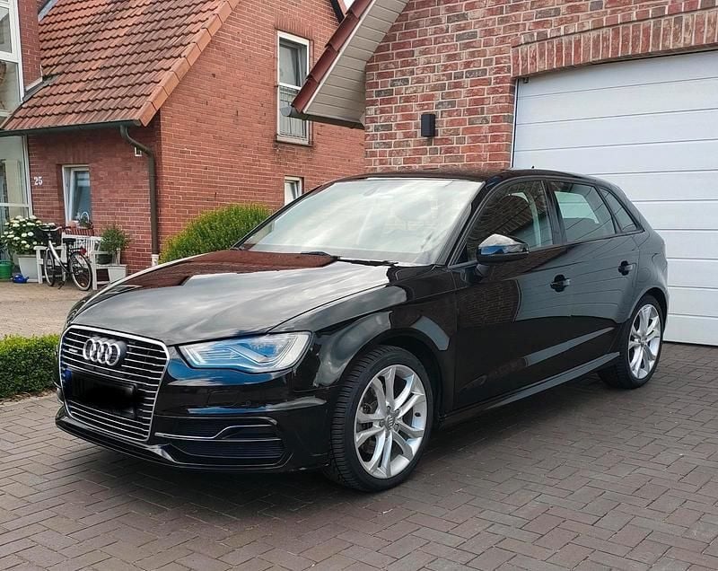 Schwarz Gebraucht 2016 Audi A3 e-tron S-Line Kleinwagen | 15.399 € (Fairer Preis) - Bild 1/4