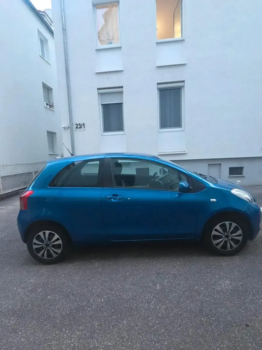 Gebraucht Toyota Yaris 69 PS (50 kW) 2006 Blau Kleinwagen