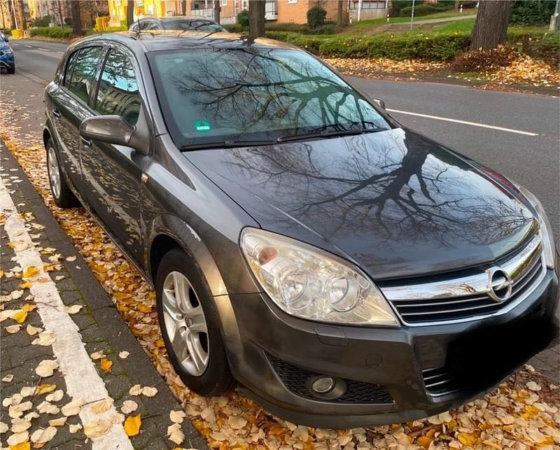 Grau Gebraucht 2009 Opel Astra Kleinwagen | 2.500 € (Fairer Preis) - Bild 1/4