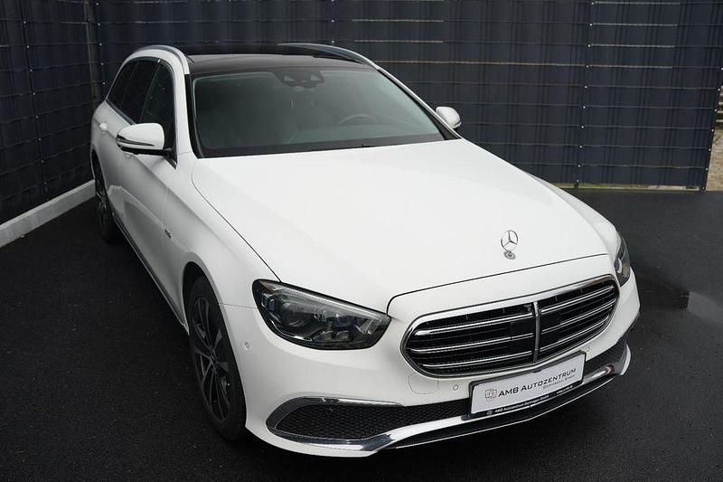 Gebraucht Mercedes E300 Exclusive 306 PS (225 kW) 2021 Weiß Limousine