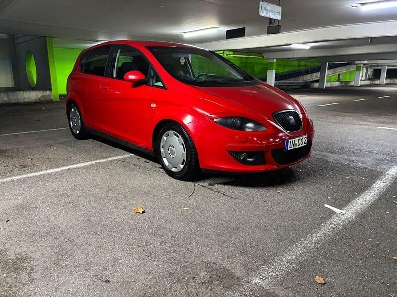 Rot Gebraucht 2006 Seat Altea Stylance Van / Kleinbus | 1.000 € (Guter Preis) - Bild 1/4