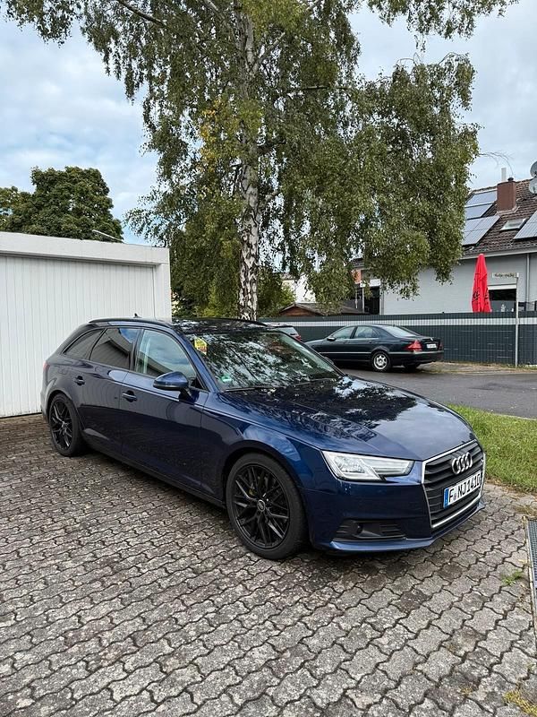 Blau Gebraucht 2019 Audi A4 Kombi | 15.500 € (Teuer) - Bild 1/4