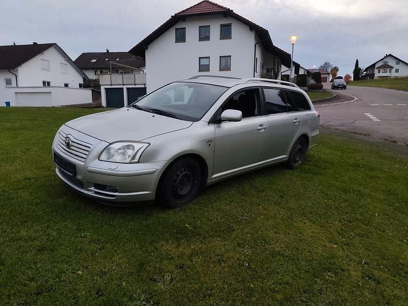 Silber Gebraucht 2005 Toyota Avensis Executive Kombi | 1.700 € (Guter Preis) - Bild 1/4