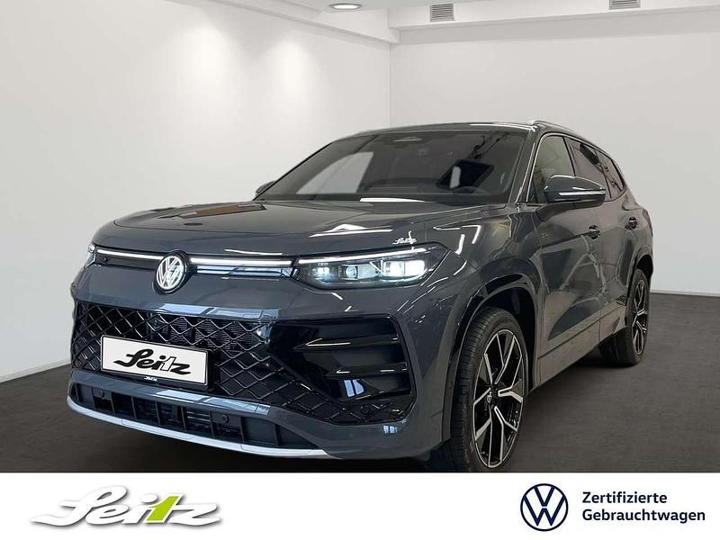 Delfingrau metallic Gebraucht 2025 VW Tayron R-line SUV | 54.749 € - Bild 1/3