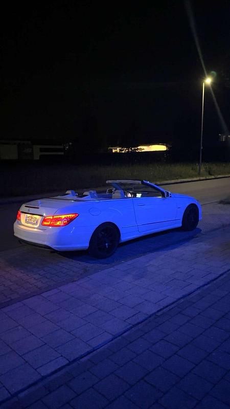 Weiß Gebraucht 2011 Mercedes E200 Cabrio | 10.000 € (Guter Preis) - Bild 1/4