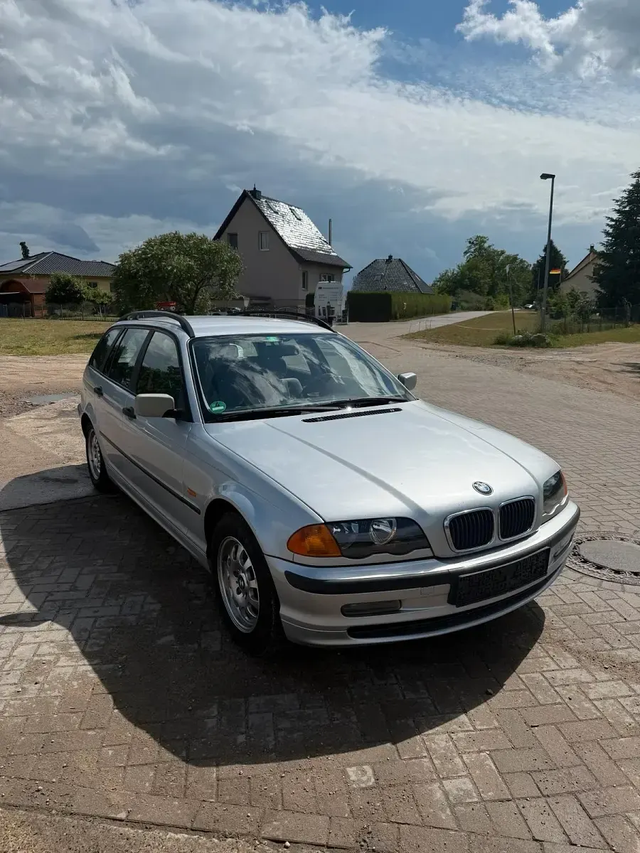Gebraucht BMW 320 136 PS (100 kW) 2001 Silber Kombi
