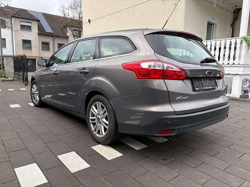 Gebraucht Ford Focus 125 PS (91 kW) 2013 Grau Kombi