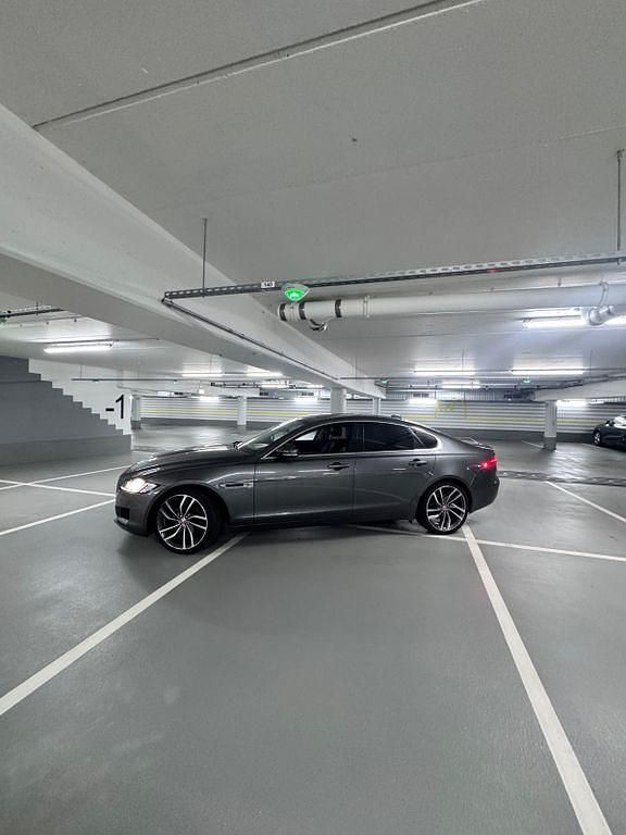 Gebraucht Jaguar XF Prestige 300 PS (220 kW) 2017 Grau Limousine