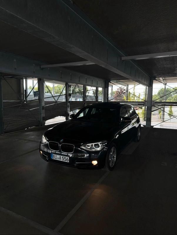 Schwarz Gebraucht 2012 BMW 120 Sport Line Kleinwagen | 7.990 € (Fairer Preis) - Bild 1/4