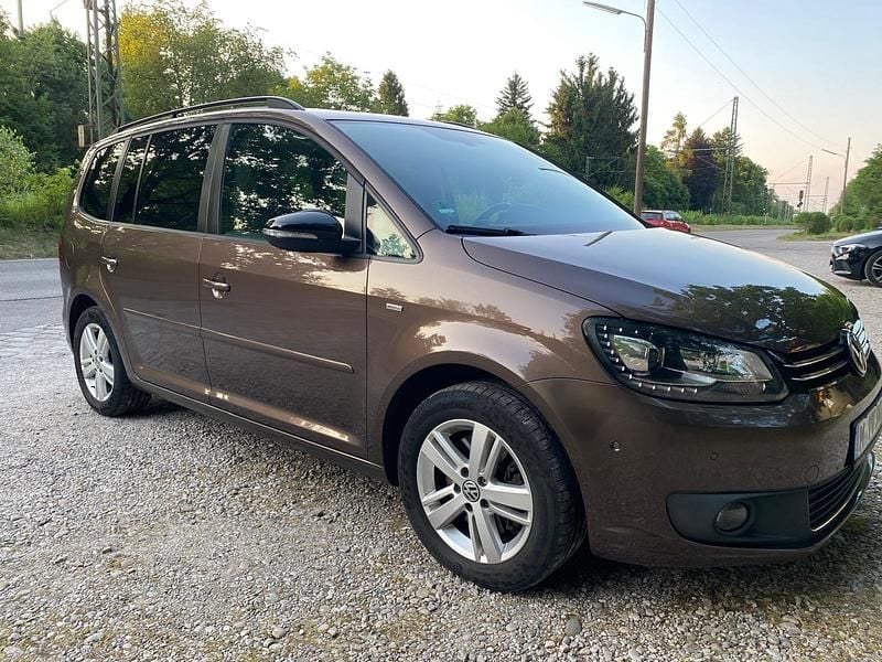 Braun Gebraucht 2012 VW Touran Van / Kleinbus | 10.000 € (Etwas zu teuer) - Bild 1/4