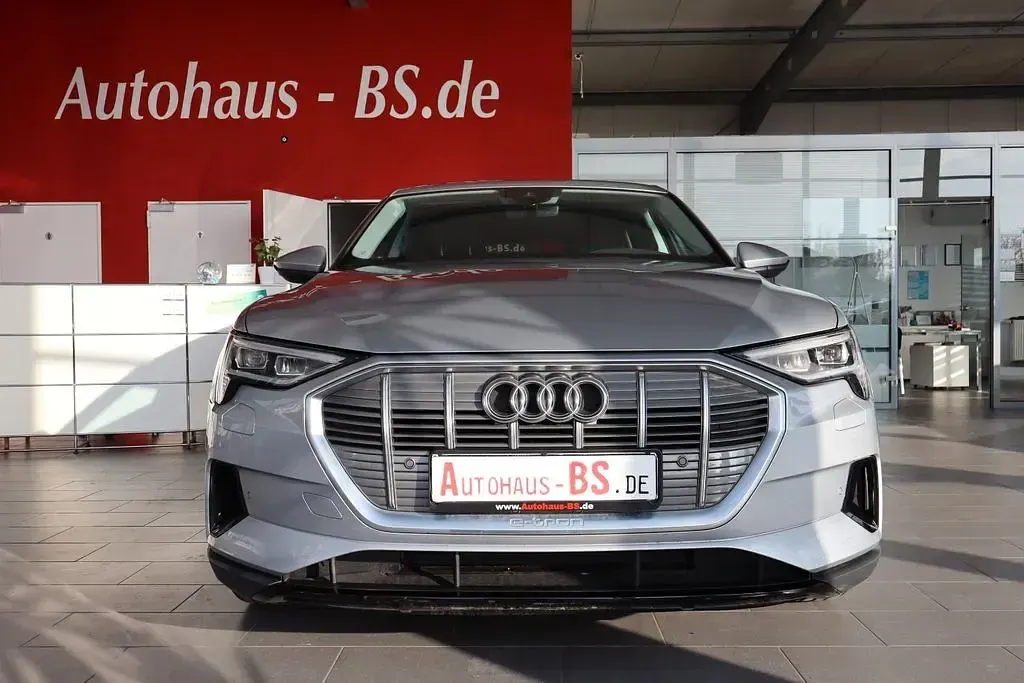 Gebraucht Audi e-tron 300 kW (408 PS) 2023 Florettsilber metallic SUV