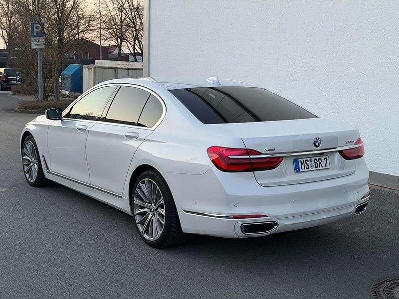 Gebraucht BMW 750 Performance 400 PS (294 kW) 2017 Weiß Limousine