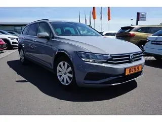 Gebraucht VW Passat 150 PS (110 kW) 2023 Mondsteingrau Kombi