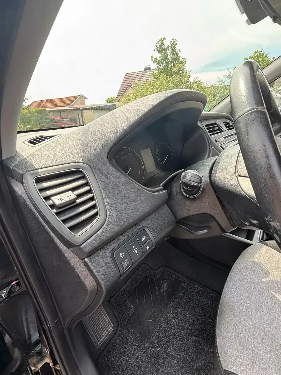 Gebraucht Hyundai i20 Edition 101 PS (74 kW) 2015 Schwarz Kleinwagen