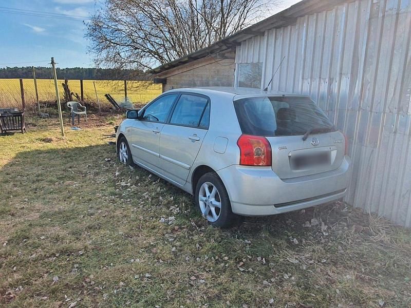 Gebraucht Toyota Corolla 110 PS (80 kW) 2004 Silber Limousine