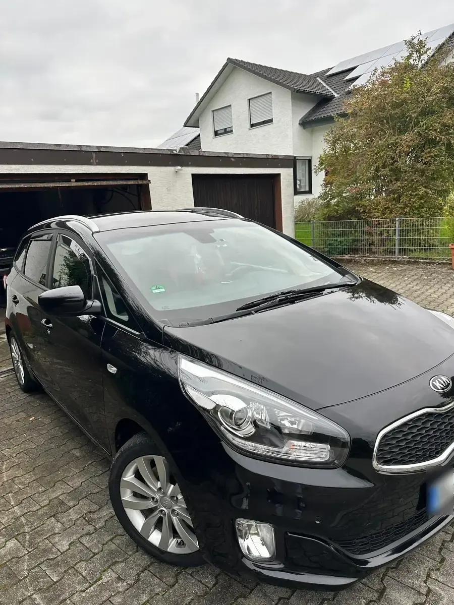 Gebraucht Kia Carens 135 PS (99 kW) 2016 Schwarz Van / Kleinbus