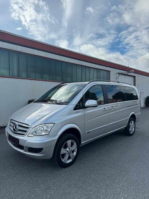 Silber Gebraucht 2011 Mercedes Viano Van / Kleinbus | 10.590 € (Superpreis) - Bild 1/4