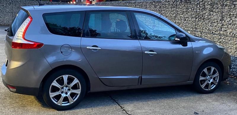 Grau Gebraucht 2011 Renault Grand Scénic III Bose Edition Van / Kleinbus | 3.400 € (Fairer Preis) - Bild 1/4