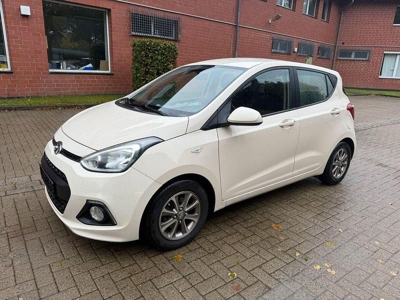 Beige Gebraucht 2015 Hyundai i10 Edition Kleinwagen | 3.700 € (Fairer Preis) - Bild 1/4