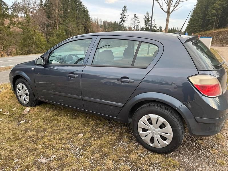 Gebraucht Opel Astra 105 PS (77 kW) 2006 Grau Limousine