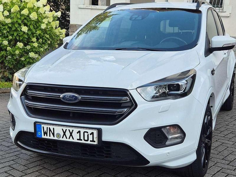 Weiß Gebraucht 2018 Ford Kuga ST-Line SUV | 15.600 € (Fairer Preis) - Bild 1/4