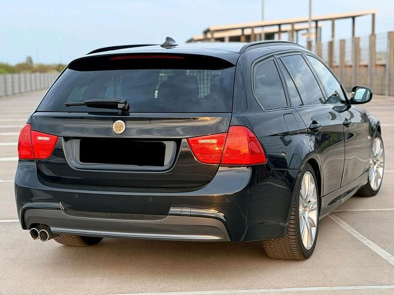 Gebraucht BMW 330 Performance 245 PS (180 kW) 2011 Schwarz Kombi