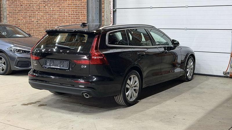 Gebraucht Volvo V60 Momentum 150 PS (110 kW) 2019 Schwarz Kombi