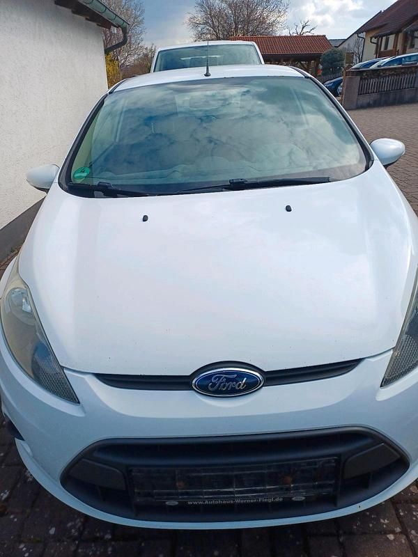Gebraucht Ford Fiesta 96 PS (70 kW) 2009 Weiß Kleinwagen