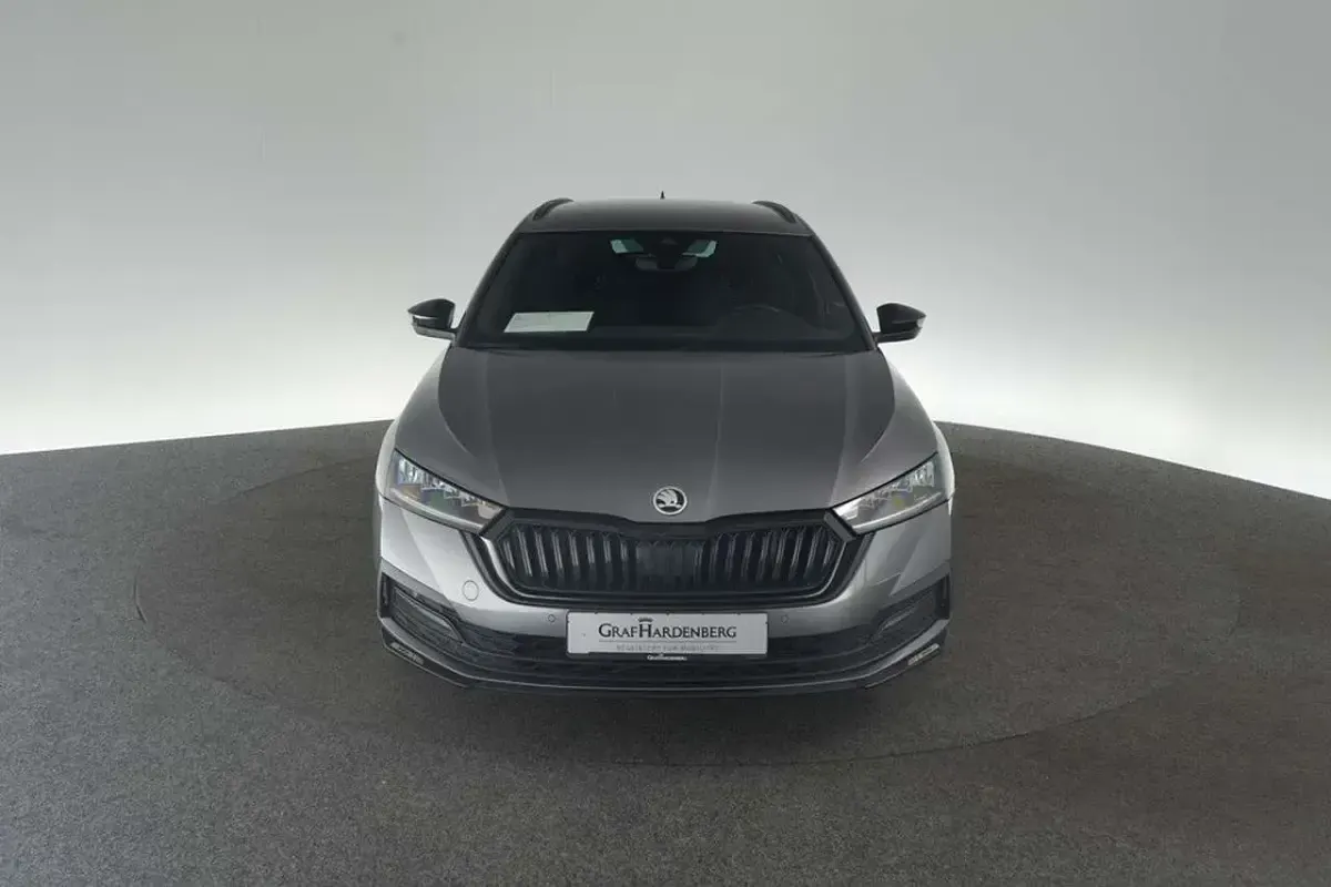 Gebraucht Skoda Octavia SportLine 150 PS (110 kW) 2023 Grau Kombi